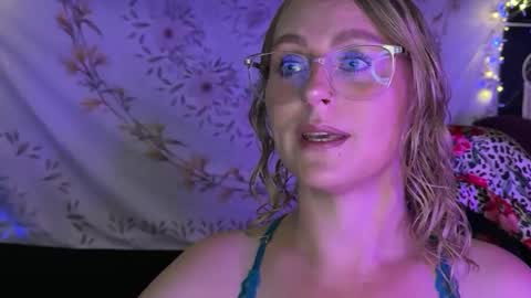 Snapshot of bossmomma chatting on 10.09.25 BossMom online show from 10.09.25