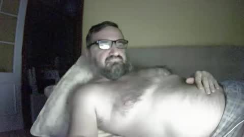 Snapshot of bostek chatting on 10.28.25 bostek online show from 10.28.25