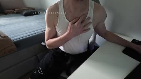 Snapshot of bottomtsinner chatting on 05.17.26 bottomtsinner online show from 05.17.26