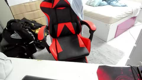 boy_boy22 online show from 12.14.25