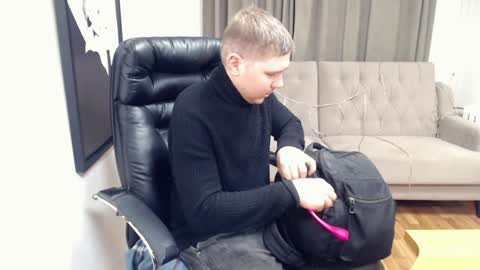 Snapshot of boy_sweet7 chatting on 01.19.25 John online show from 01.19.25