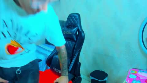 boy_tatto77 online show from 01.12.26