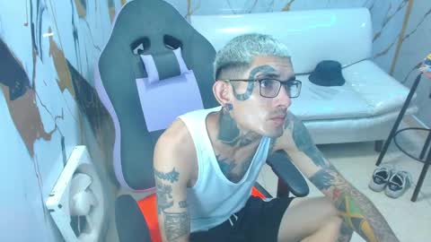 boy_tatto77 online show from 01.15.26