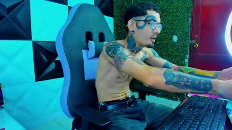 Snapshot of boy_tatto77 chatting on 05.27.26 boy_tatto77 online show from 05.27.26