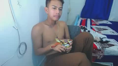 Snapshot of boyax16 chatting on 12.25.24 boyax16 online show from 12.25.24