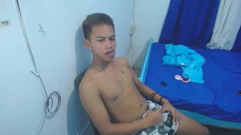 Snapshot of boyax16 chatting on 01.02.25 boyax16 online show from 01.02.25