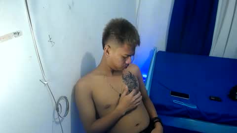 Snapshot of boyax16 chatting on 01.08.25 boyax16 online show from 01.08.25