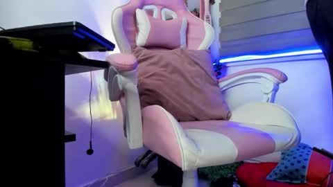 Snapshot of boyhornysex55 chatting on 10.24.25 boyhornysex55 online show from 10.24.25