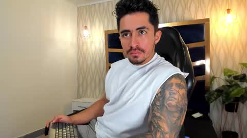 Snapshot of brad_summer chatting on 09.16.25 brad summer online show from 09.16.25