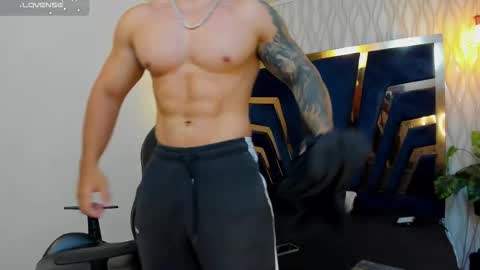 Snapshot of brad_summer chatting on 09.21.25 brad summer online show from 09.21.25