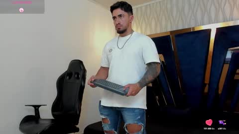 Snapshot of brad_summer chatting on 10.16.25 brad summer online show from 10.16.25