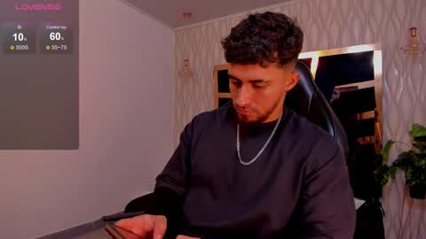 Snapshot of brad_summer chatting on 10.28.25 brad summer online show from 10.28.25