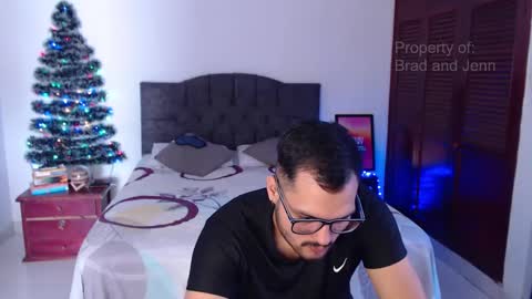 Snapshot of bradandjenn chatting on 12.21.24 Your favorite couple and the best butt on Chatur online show from 12.21.24