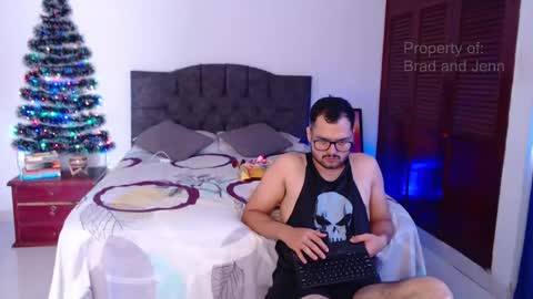 Snapshot of bradandjenn chatting on 12.23.24 Your favorite couple and the best butt on Chatur online show from 12.23.24