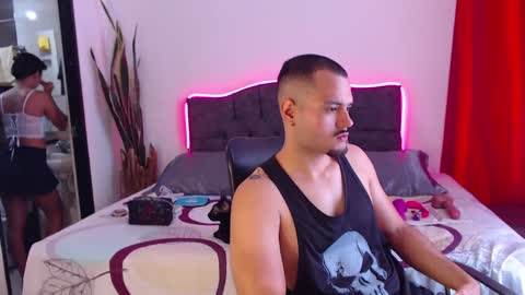 Snapshot of bradandjenn chatting on 09.23.25 Your favorite couple and the best butt on Chatur online show from 09.23.25