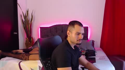 Snapshot of bradandjenn chatting on 09.30.25 Your favorite couple and the best butt on Chatur online show from 09.30.25