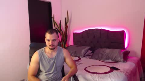 Snapshot of bradandjenn chatting on 10.01.25 Your favorite couple and the best butt on Chatur online show from 10.01.25