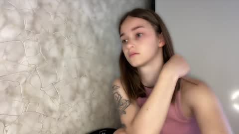 Snapshot of bralkissy chatting on 06.25.26 Kate online show from 06.25.26