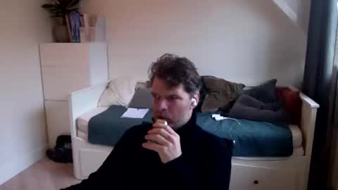 Snapshot of bram1944972145 chatting on 01.10.25 Bram online show from 01.10.25