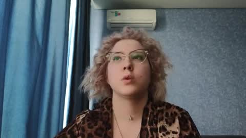 Belle  online show from 04.10.26