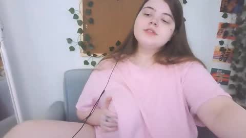 Snapshot of brattyprincess_emma chatting on 10.07.25 Emma online show from 10.07.25