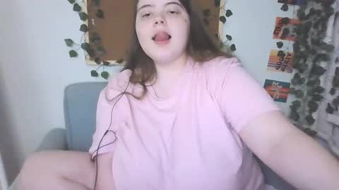 Snapshot of brattyprincess_emma chatting on 10.21.25 Emma online show from 10.21.25