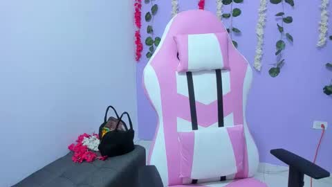 bratz_evans online show from 12.14.24