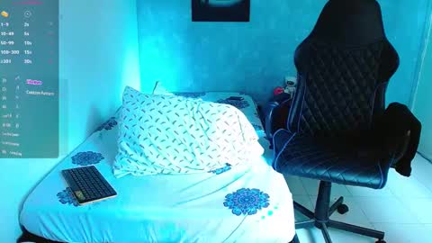 Snapshot of bray_hotboy chatting on 12.08.24 Bray Hotboy online show from 12.08.24