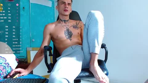 Snapshot of bray_hotboy chatting on 12.21.24 Bray Hotboy online show from 12.21.24