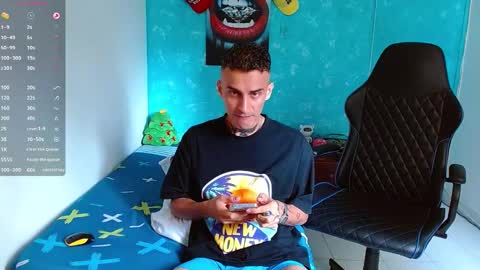 Snapshot of bray_hotboy chatting on 12.22.24 Bray Hotboy online show from 12.22.24