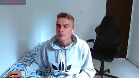 Snapshot of bray_hotboy chatting on 10.12.25 Bray Hotboy online show from 10.12.25