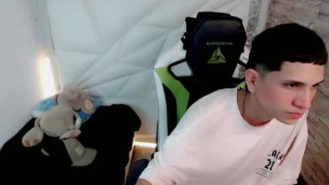 Snapshot of brayan_lopezz chatting on 02.04.25 BRAYAN online show from 02.04.25