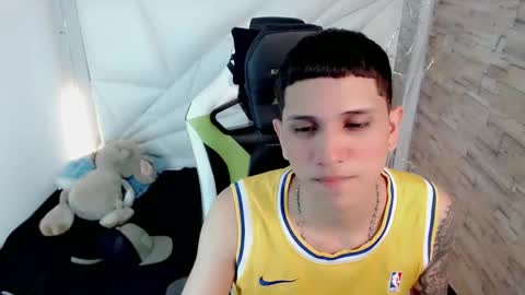 Snapshot of brayan_lopezz chatting on 02.04.25 BRAYAN online show from 02.04.25