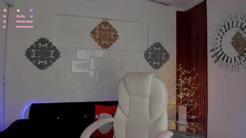 Snapshot of breex_ chatting on 12.17.24 Breex online show from 12.17.24