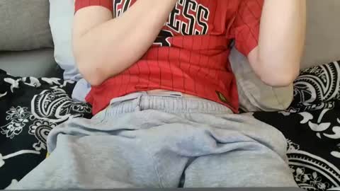 Snapshot of breezydicks chatting on 04.04.26 breezydicks online show from 04.04.26