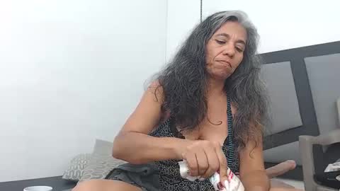Snapshot of brenda_velasquez chatting on 12.28.24 BRENDA VELASQUEZ online show from 12.28.24