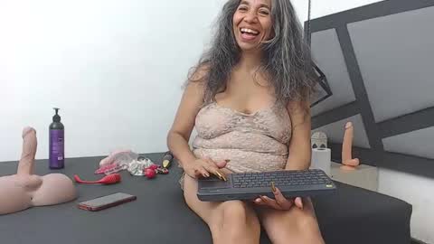 Snapshot of brenda_velasquez chatting on 12.31.24 BRENDA VELASQUEZ online show from 12.31.24