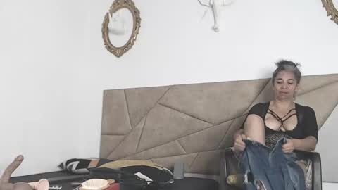 Snapshot of brenda_velasquez chatting on 01.08.25 BRENDA VELASQUEZ online show from 01.08.25