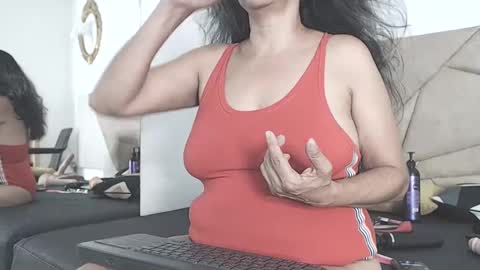 Snapshot of brenda_velasquez chatting on 01.10.25 BRENDA VELASQUEZ online show from 01.10.25