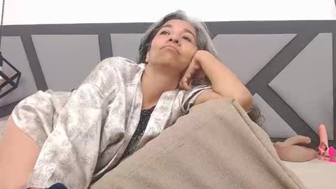 Snapshot of brenda_velasquez chatting on 10.10.25 BRENDA VELASQUEZ online show from 10.10.25