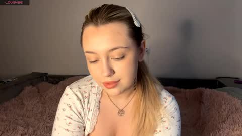 Snapshot of brendelle chatting on 04.12.26 Mia online show from 04.12.26