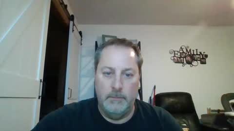 Snapshot of brettsky chatting on 01.05.25 hey online show from 01.05.25