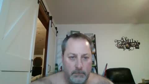 Snapshot of brettsky chatting on 01.08.25 hey online show from 01.08.25