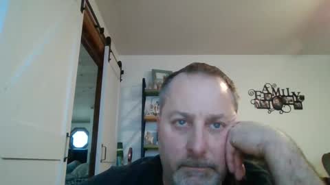 Snapshot of brettsky chatting on 01.12.25 hey online show from 01.12.25
