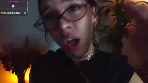 Snapshot of bri_von_dhara_ chatting on 07.21.26 Bri online show from 07.21.26