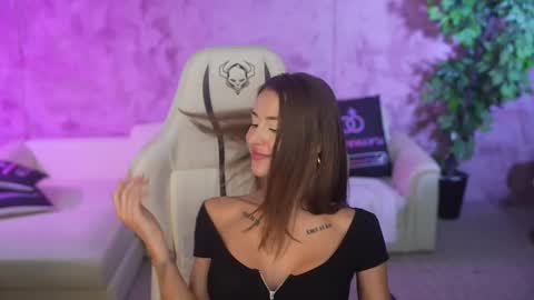 Diamonds Girls online show from 10.04.25