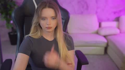 Diamonds Girls online show from 10.17.25