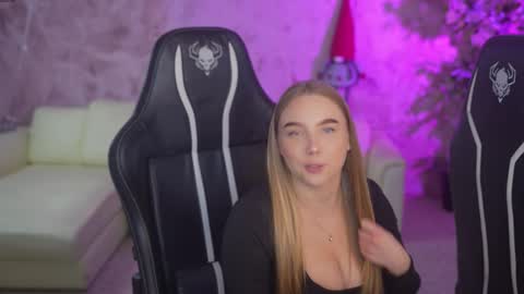 Diamonds Girls online show from 11.21.25