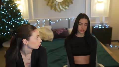 Diamonds Girls online show from 12.17.25