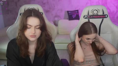 Snapshot of bright_diamonds_054 chatting on 05.22.26 Diamonds Girls online show from 05.22.26